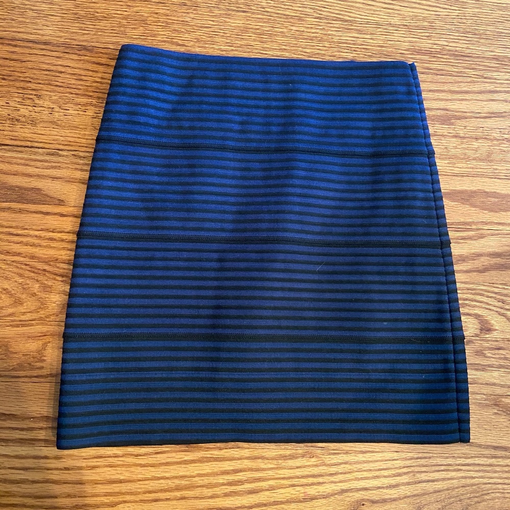 10/$15 BB DAKOTA skirt body con size small blue & black excellent condition